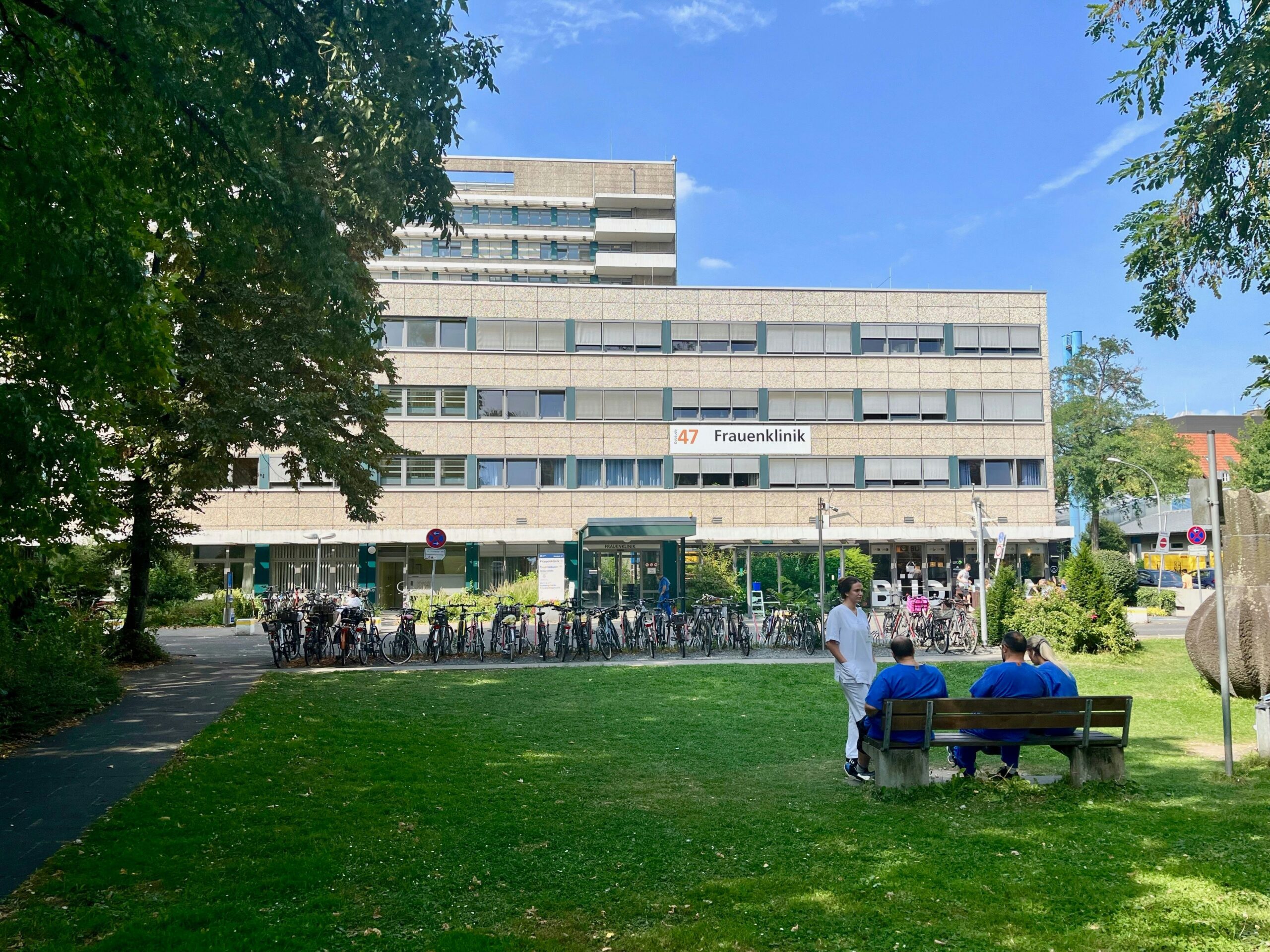 Schock für Hebammen: Uniklinik Köln kündigt dem Lindenthaler Geburtshaus