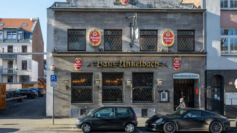 Einbruch im Kölner Brauhaus: Unbekannte reißen im Haus Unkelbach Tresor aus der Wand – Wirt veröffentlicht Video