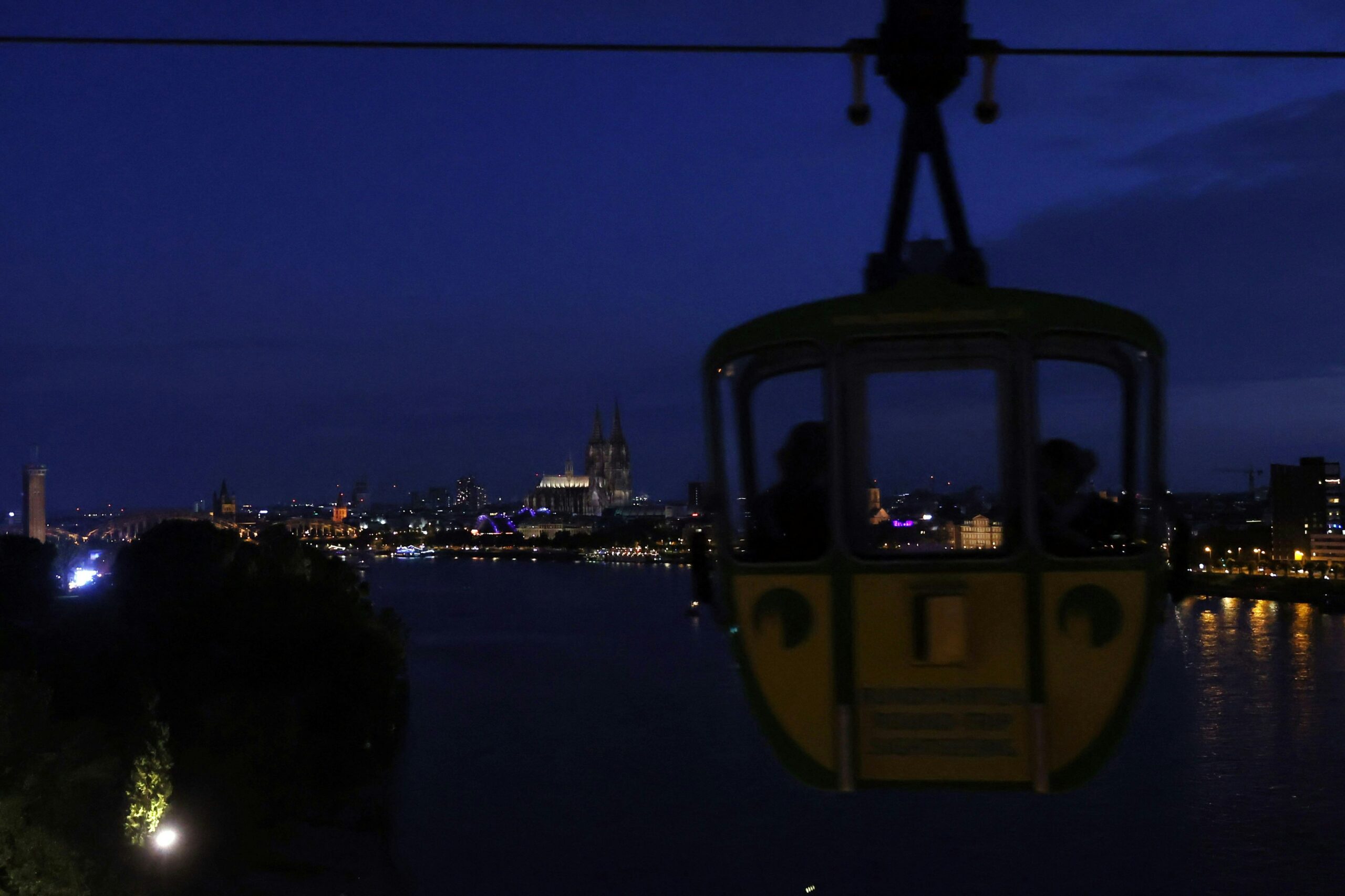„Indian-Summer“: Kölner Seilbahn bietet am Samstag Nachtfahrt an