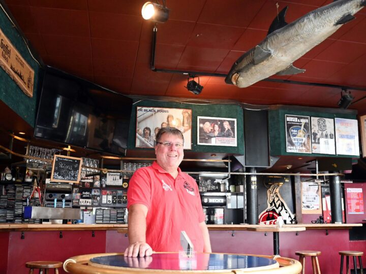 „Das hat den Karneval hier kaputt gemacht“: Wirt gibt Kultkneipe im Kwartier Latäng nach 50 Jahren ab