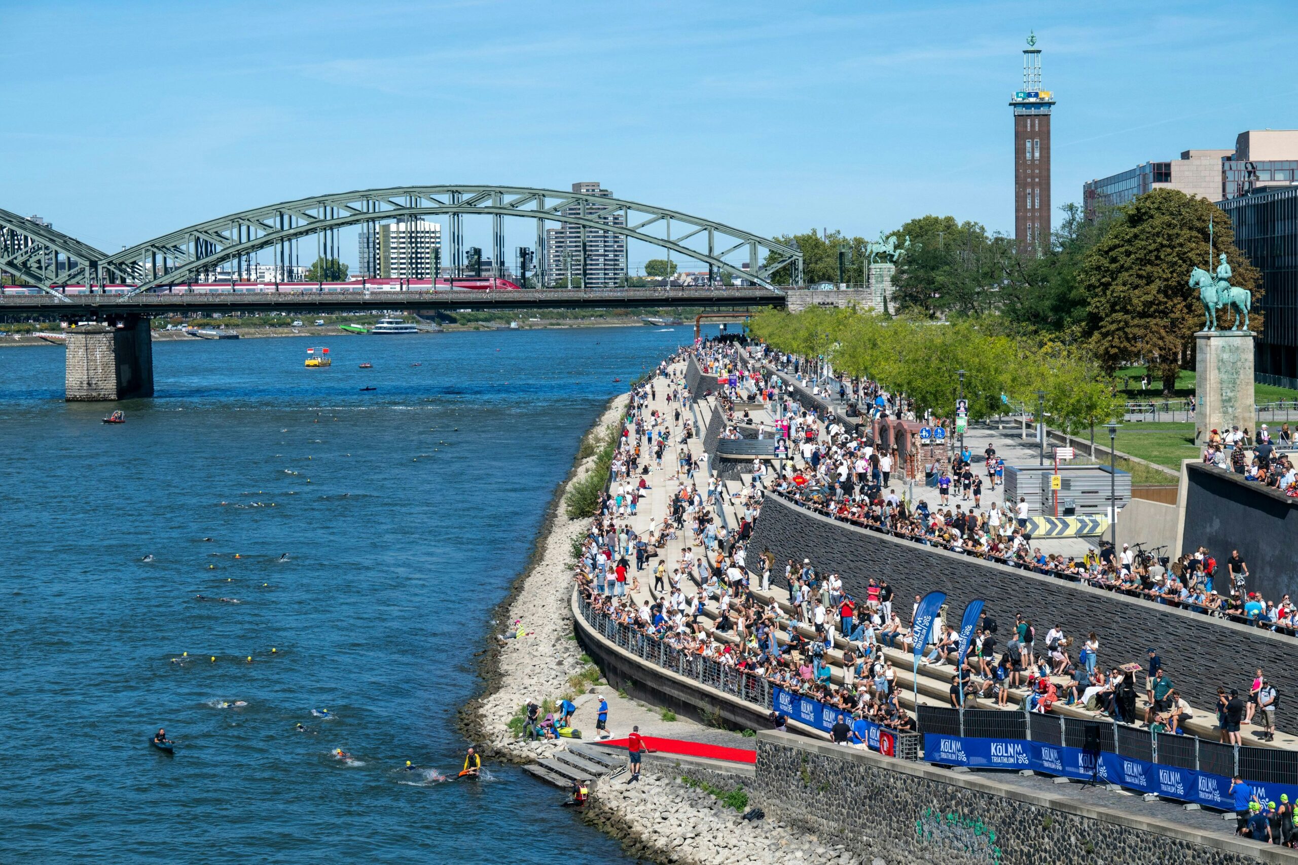 „Hundemüde und pudelwohl“: Kölner feiern große Sport-Party mit 4000 Triathleten