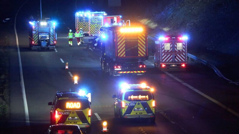 Lkw auf A4 umgekippt: Autobahn in Richtung Köln zeitweise voll gesperrt