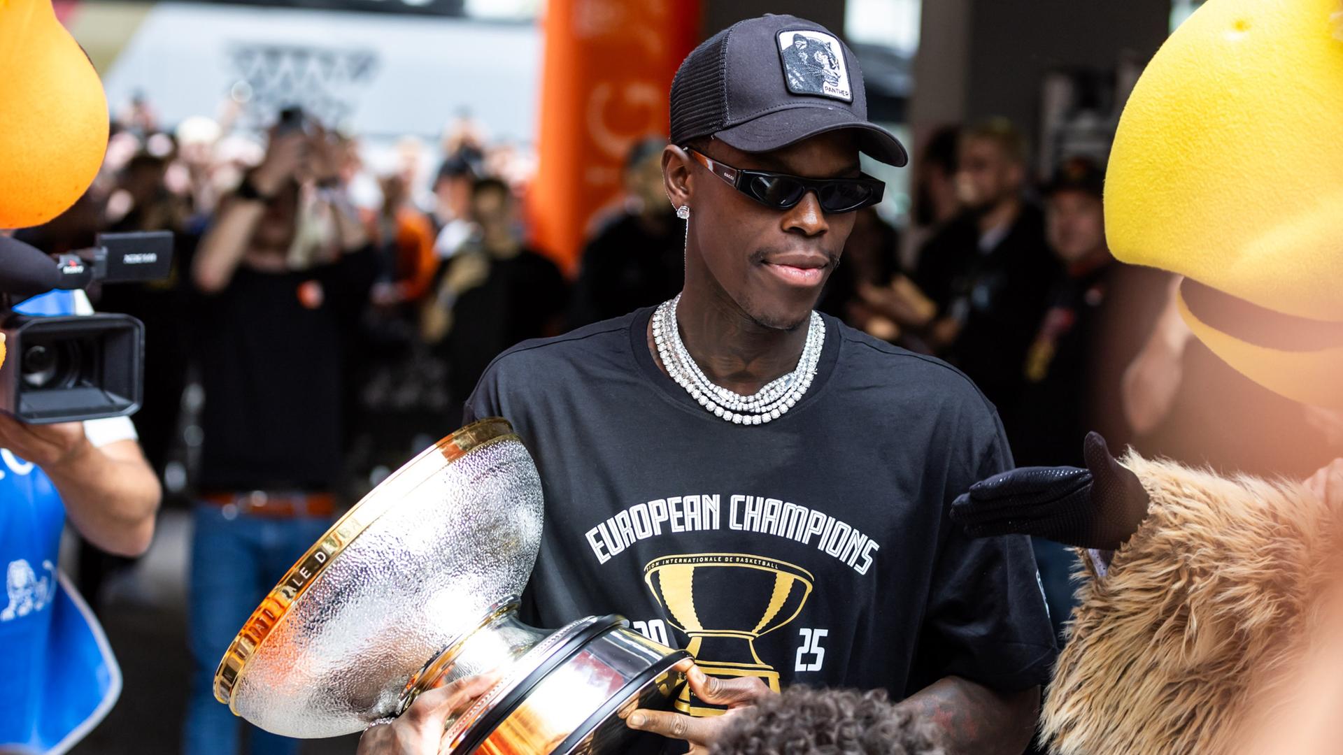 Braunschweig benennt Turnhalle nach Basketball-Star Dennis Schröder