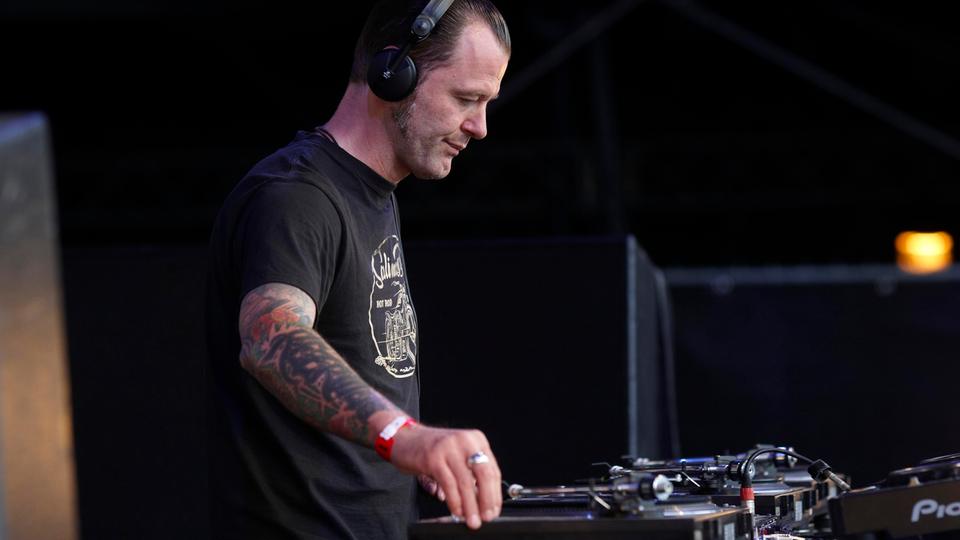 DJ Dag wird 65: Bilanz mit Buch und Beats