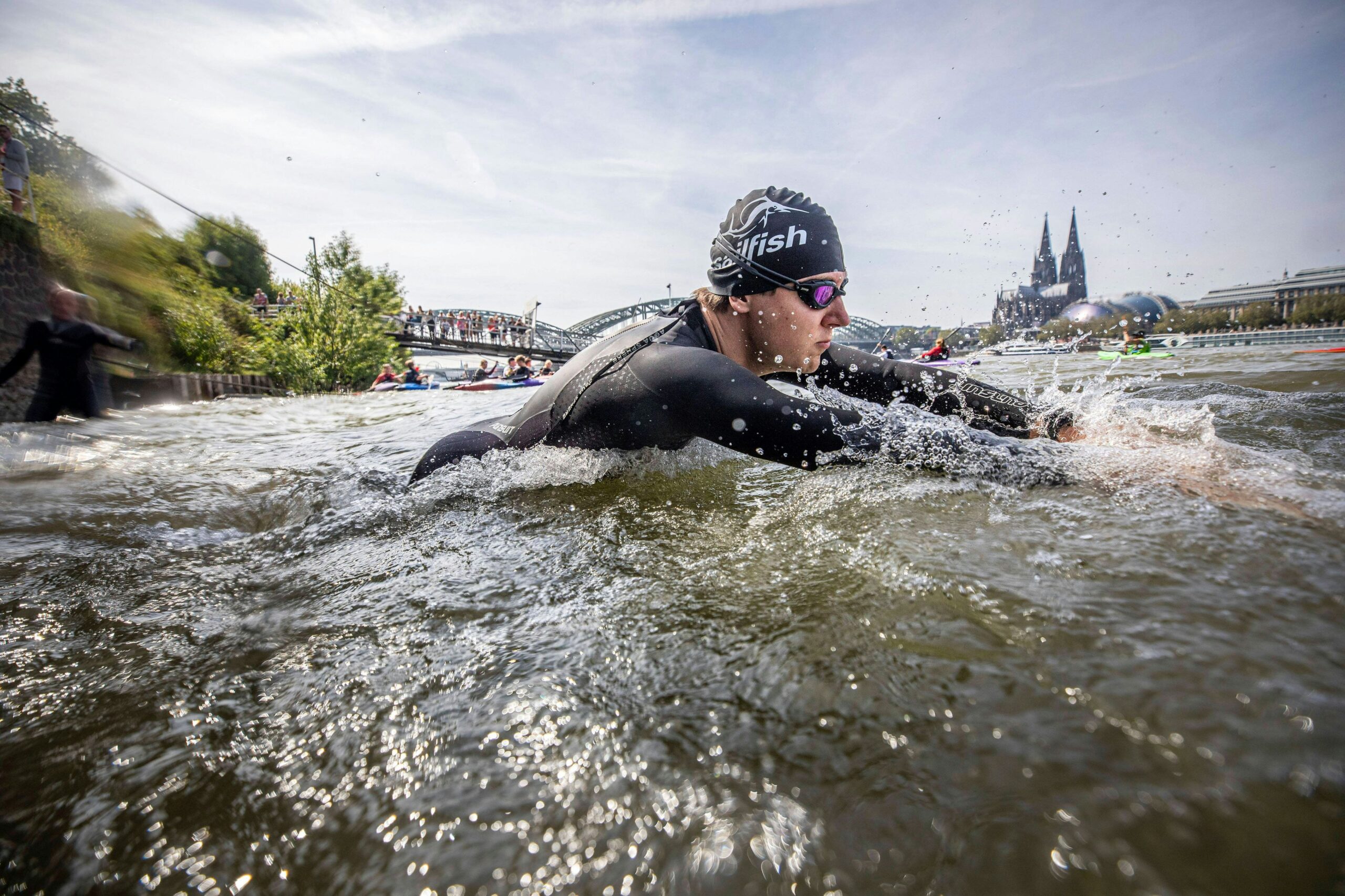 DFB warnt Fans: Diese Straßen sind wegen des Triathlons in Köln gesperrt – Anreiseprobleme vor Länderspiel