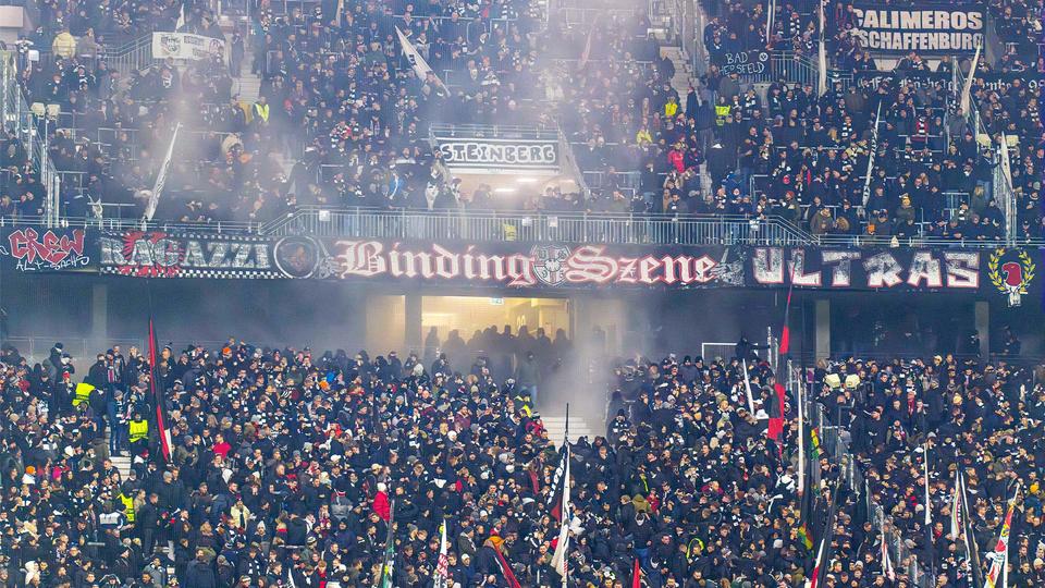 Zwei Eintracht-Fans nach Angriffen auf Polizisten verurteilt