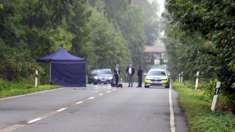 Tote Person an Landstraße in Frankfurt gefunden – Ermittlungen laufen