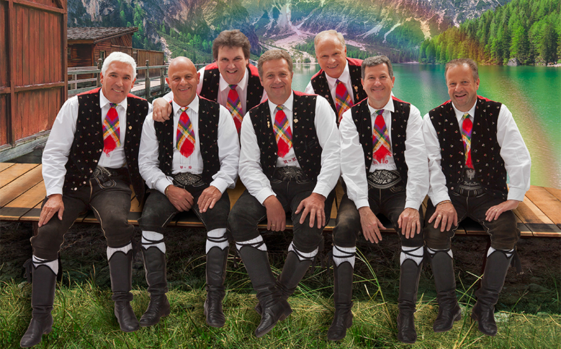 Gruppenfoto der Kastelruther Spatzen
