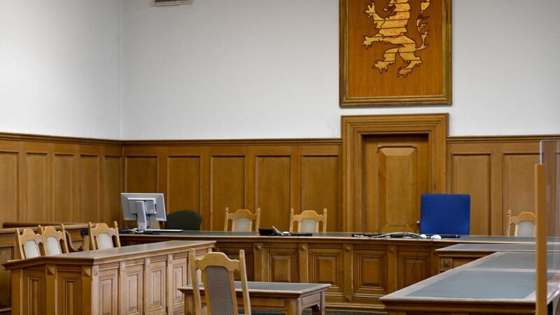 Millionenbetrug bei Corona-Hilfen: Verfahren gegen Trio in Frankfurt gestartet