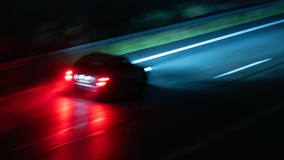 Bruchköbel: 18-Jähriger flieht vor Polizei und baut Unfall