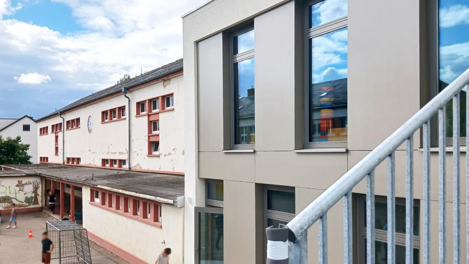 Sanierungsbedürftige Schulen: Stadt Frankfurt sieht Fortschritte