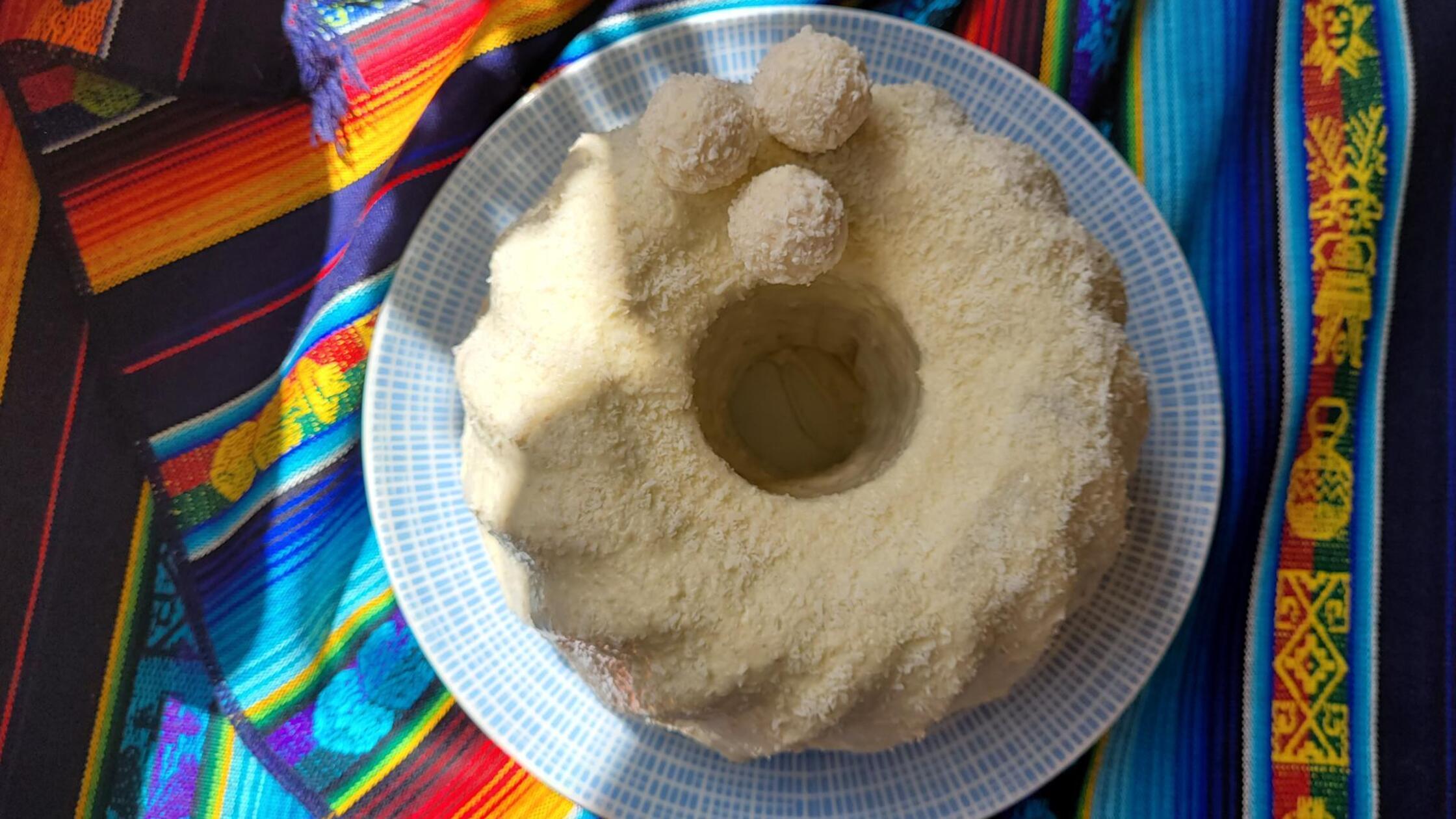 Einmal Urlaub, bitte – und zwar schnell: Rezept für himmlisch-sommerlichen Kokos-Gugelhupf