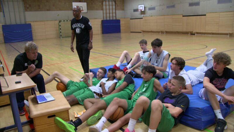 Nachwuchs der EPG Koblenz fiebert mit Isaac Bonga und der DBB-Auswahl