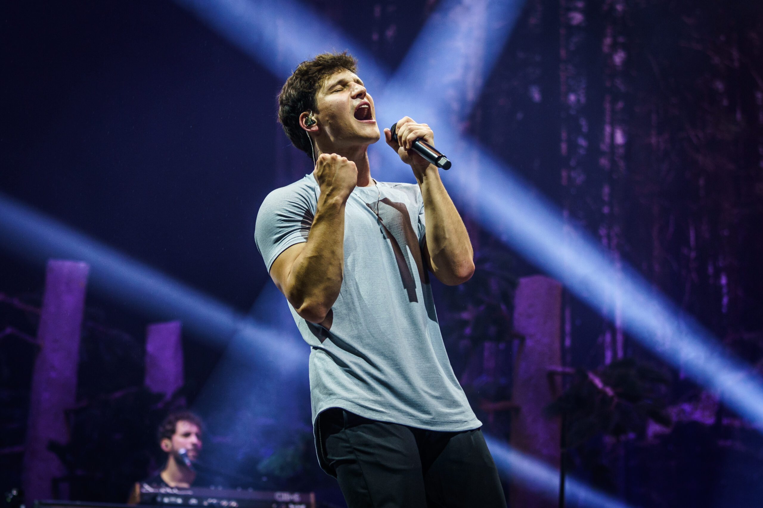 Wincent Weiss mit Gitarre