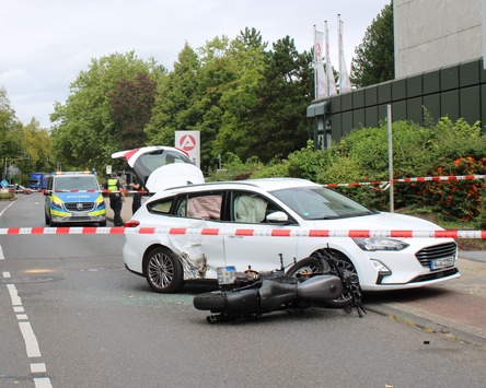 POL-RBK: Bergisch Gladbach – Zusammenstoß zwischen Pkw und Motorrad – 2 Verletzte
