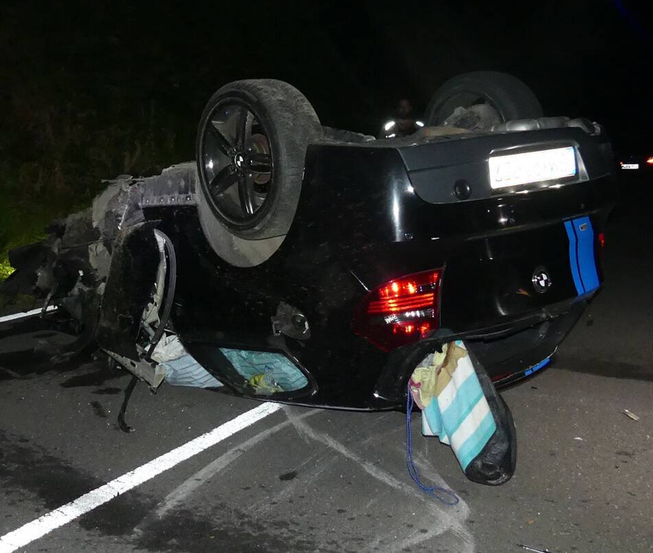 Unfall auf der Landstraße 414 in Radevormwald: Betrunken mit Auto gegen Baum gekracht