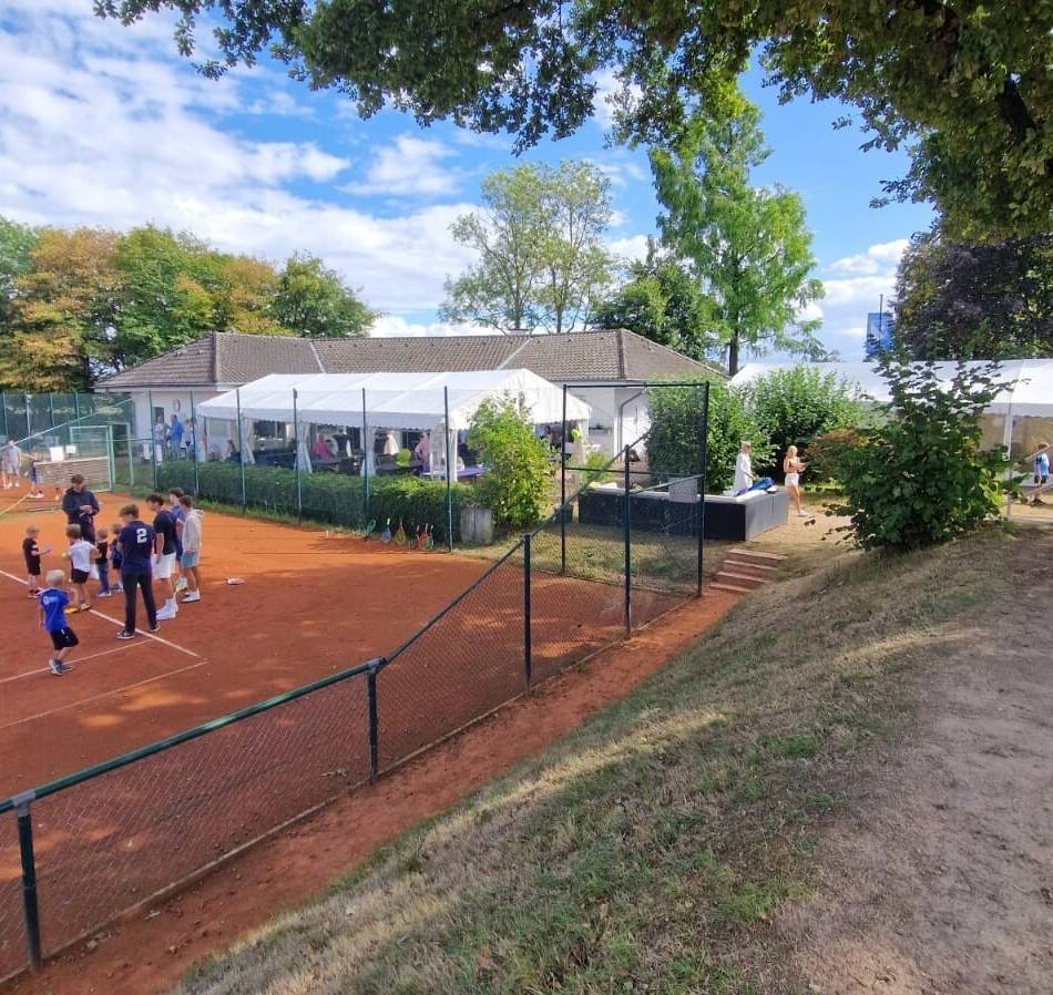 Tennis in Meerbusch: Wie beim TC Bovert Ehrgeiz und Geselligkeit zusammenkommen