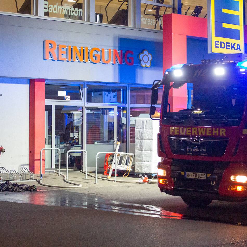 In Krefelder Einkaufszentrum: Brennende Wäsche löst Großeinsatz der Feuerwehr aus