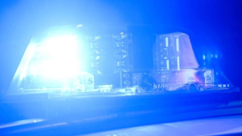 Sittardplatz in Mönchengladbach: Junge Männer mit Schlägen, Tritten und Pfefferspay verletzt