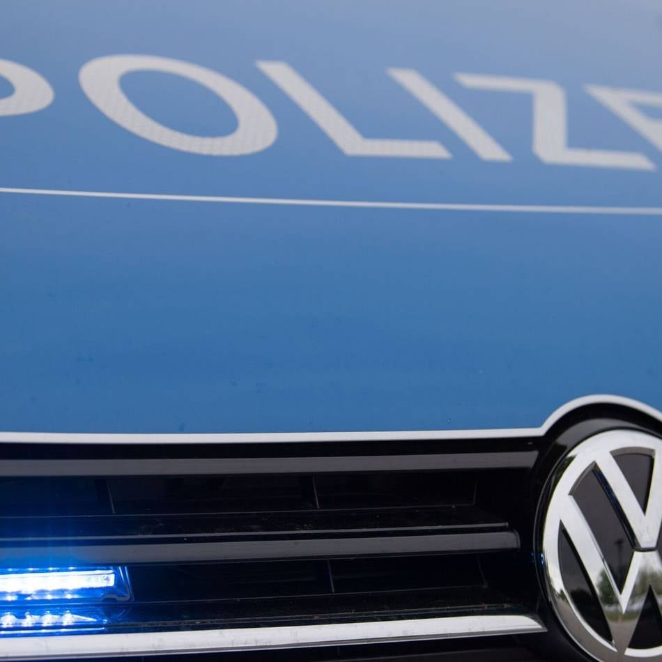 Ermittlungen in Moers: Kanaldeckel entfernt – Auto beschädigt