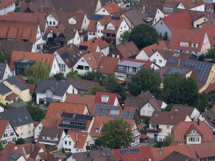 Klimaschutzmanagerin Leichlingen: Stadt stellt Datenbank für Dachsanierungen vor