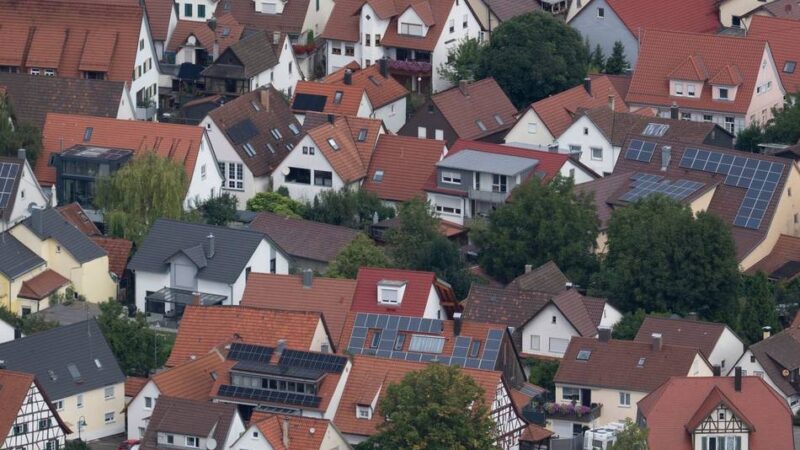 Klimaschutzmanagerin Leichlingen: Stadt stellt Datenbank für Dachsanierungen vor