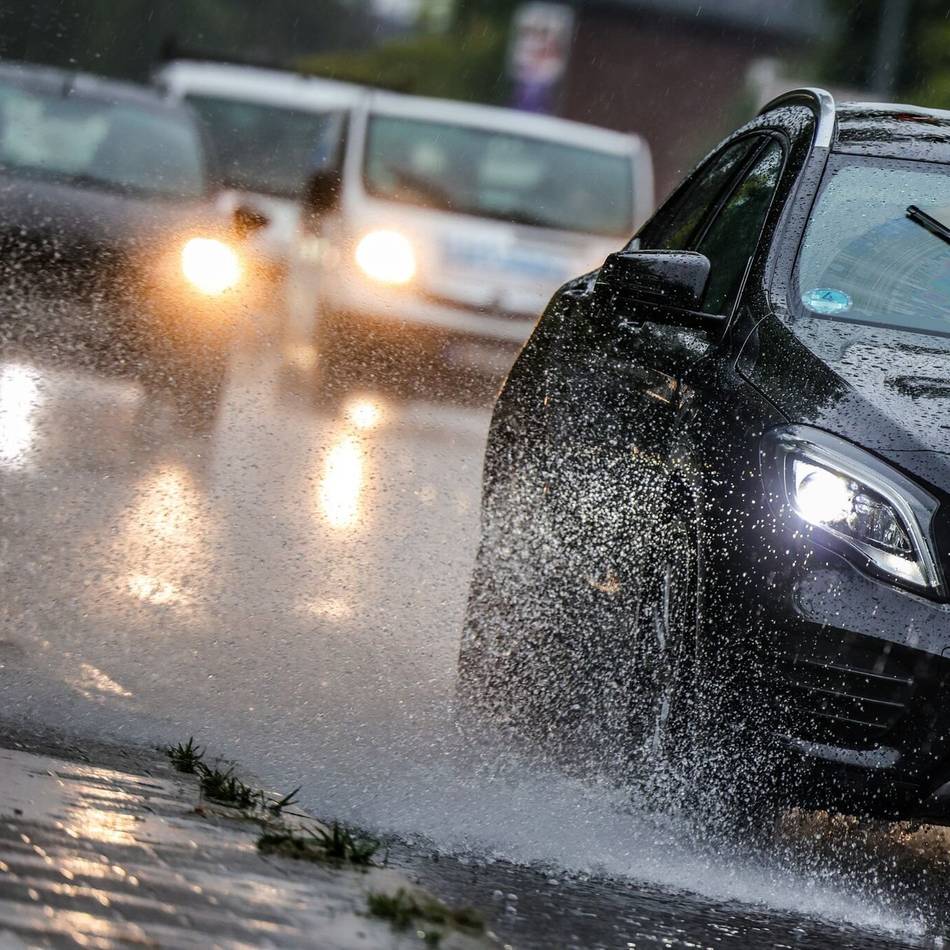 Kreuz Leverkusen-West wieder voll befahrbar: Regenwasser-Sperrung – Autobahnkreuz wieder frei