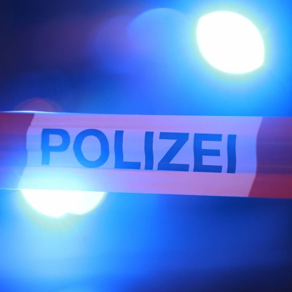 Die Polizei sucht Zeugen: Unbekannte versuchen, Auto anzuzünden
