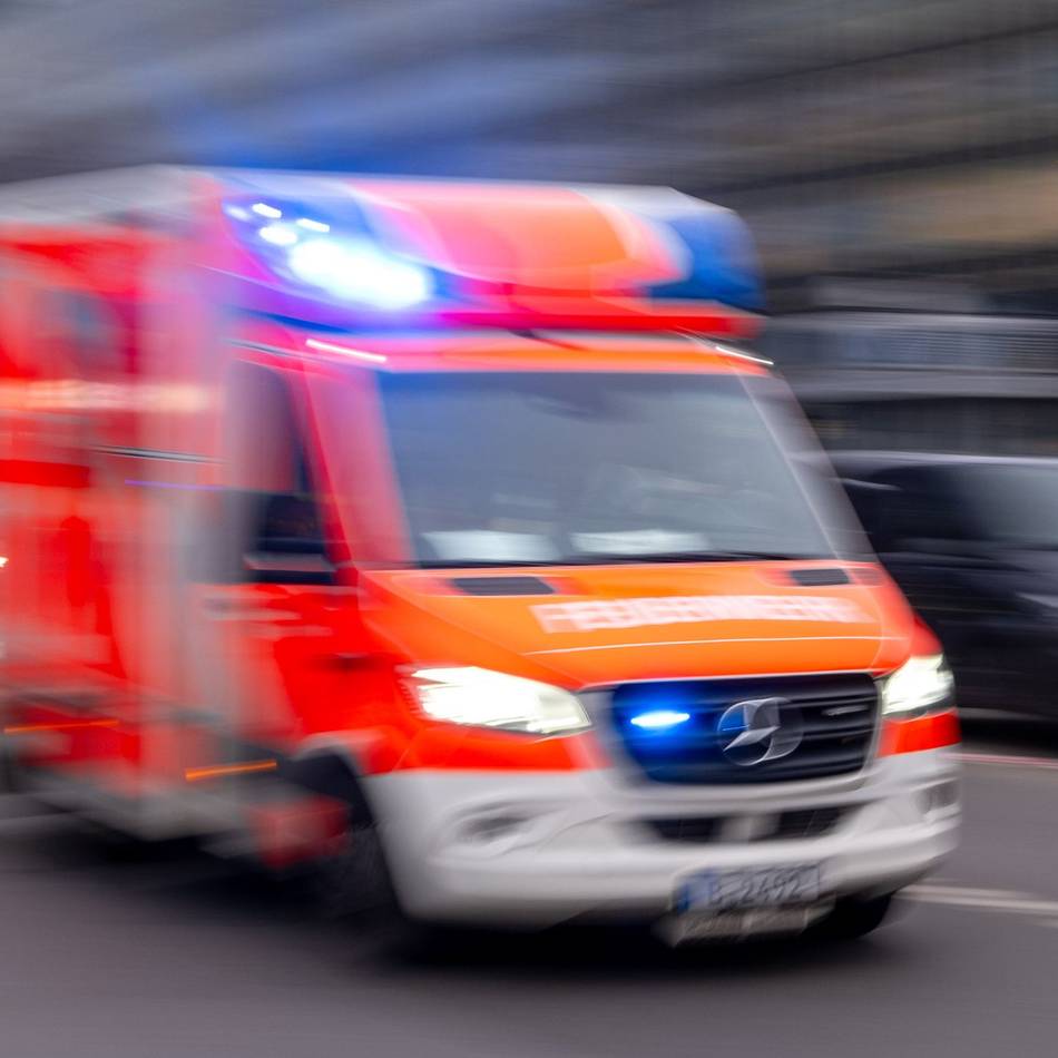Schwere Verletzungen: 82-Jähriger bleibt in Goch mit Fahrradlenker in Hecke hängen und stürzt