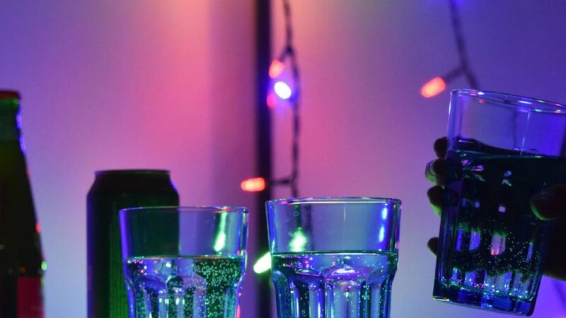 Königsball-Besucher per Durchsage gewarnt: Mehrere Verdachtsfälle – K.o.-Tropfen beim Grevenbroicher Schützenfest?