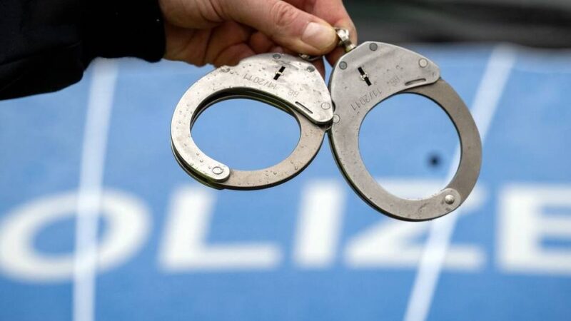 Grenzkontrollen im Kreis Viersen: Polizei nimmt gleich zwei gesuchte Straftäter fest