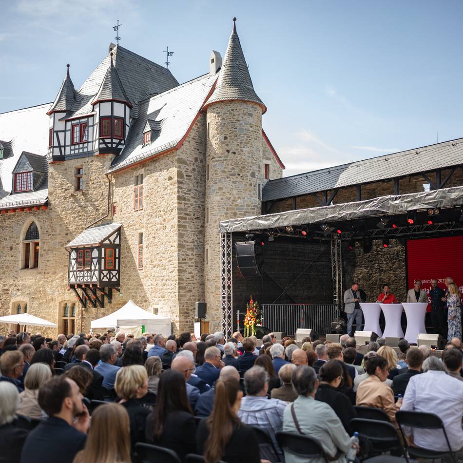 Eröffnung nach jahrelanger Sanierung: Schloss Burg erstrahlt in neuem Glanz – „Magnet über das Bergische hinaus“