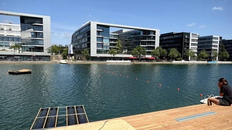 Demonstration in Duisburg: Stahlarbeiter von Arcelor Mittal gehen im Innenhafen „baden“