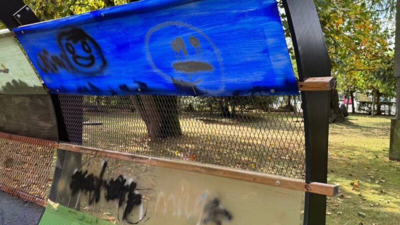 Vandalismus am Kunstwerk „Weststream“ in Viersen: Schmierfinken aus dem Skulpturenpark ermittelt