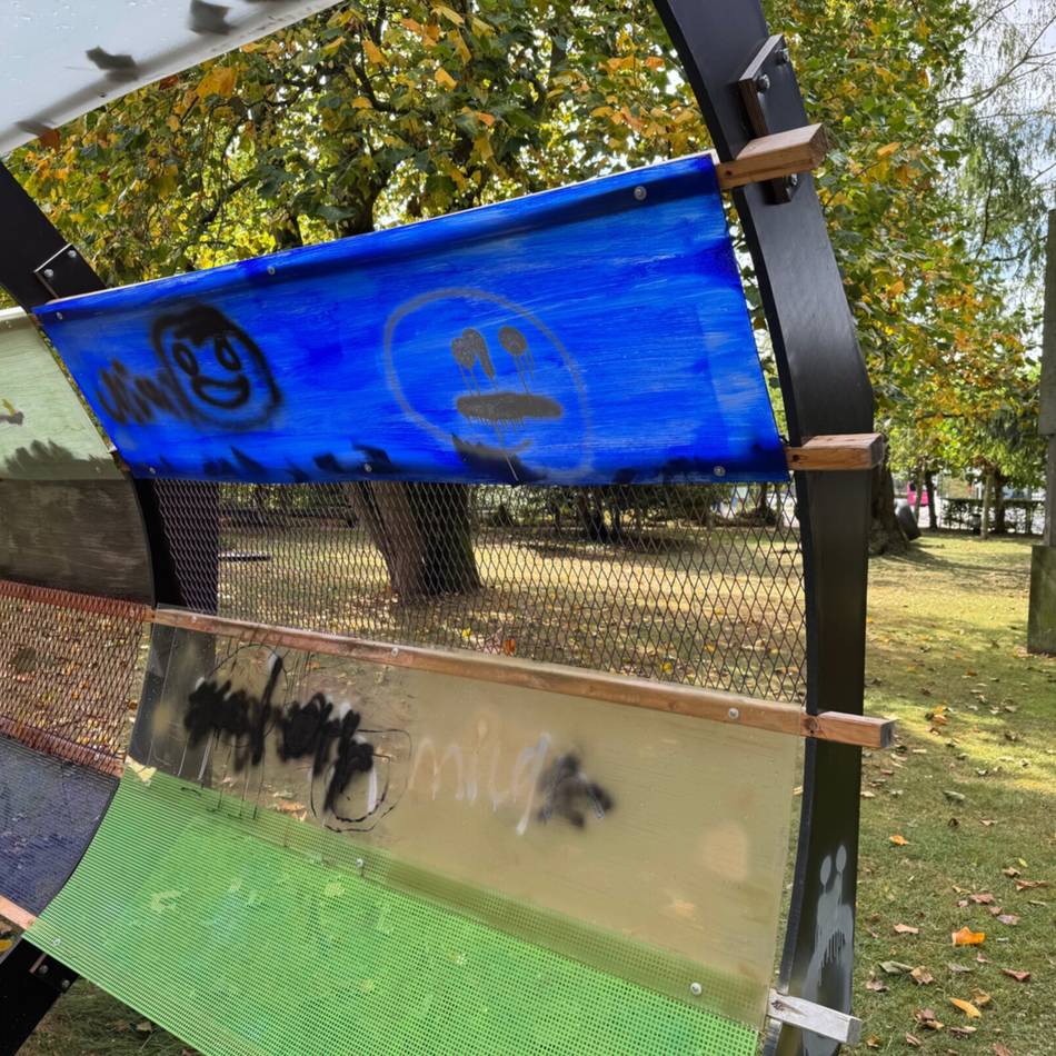 Vandalismus am Kunstwerk „Weststream“ in Viersen: Schmierfinken aus dem Skulpturenpark ermittelt