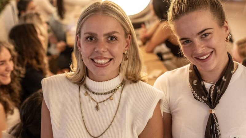 Besuch beim „The Girls Club NRW“: Freundin gesucht – wie junge Frauen im realen Leben Kontakte knüpfen