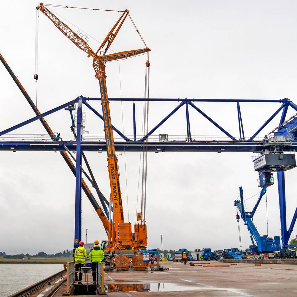 Port Emmerich: Hafen: Der Koloss steht