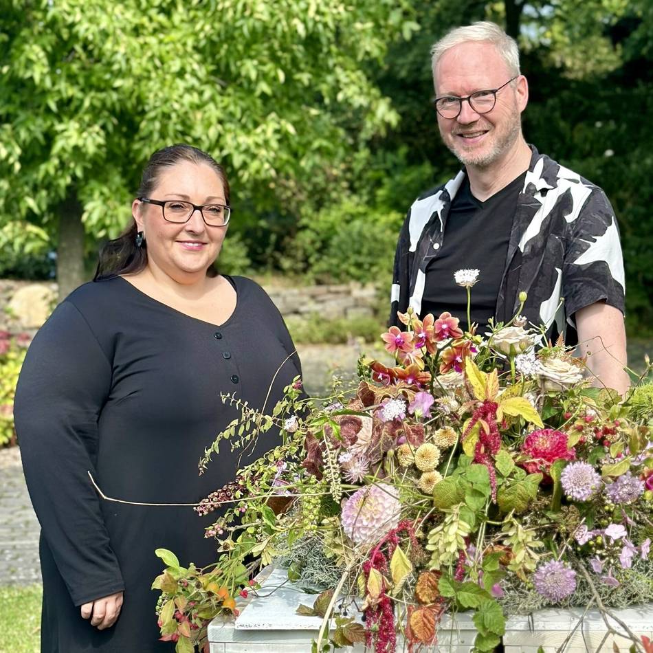 In der Innenstadt Kleve: Floristik-Nachwuchs mit Popup-Ausstellung im Galeria-Schaufenster