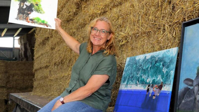 Erste Ausstellung von Alexandra Haas-Paaßen: Kunstflair in der Scheune lockt nach Bönninghardt