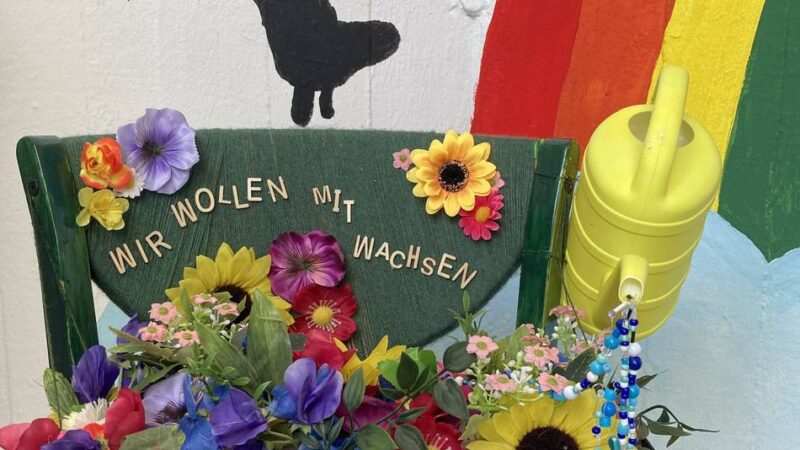 Stuhl steht im Mittelpunkt: Ausstellung zum Weltkindertag in Ratingen