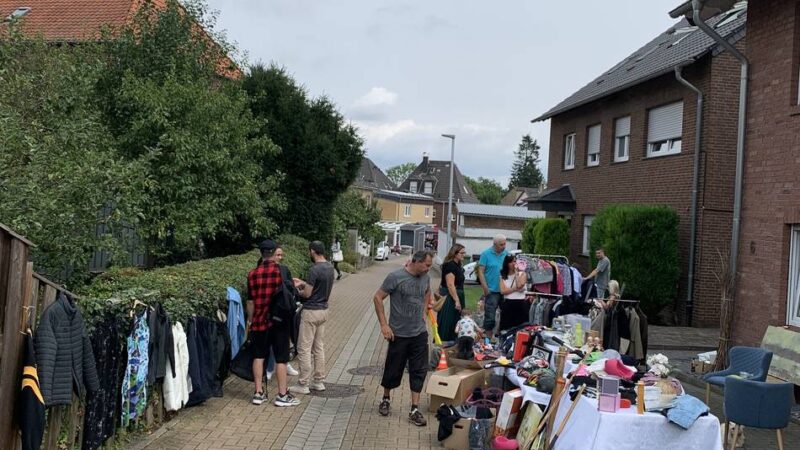 Würstchen, Hüpfburg und Spenden: Hackenbroicher Trödeldreieck geht in die nächste Runde