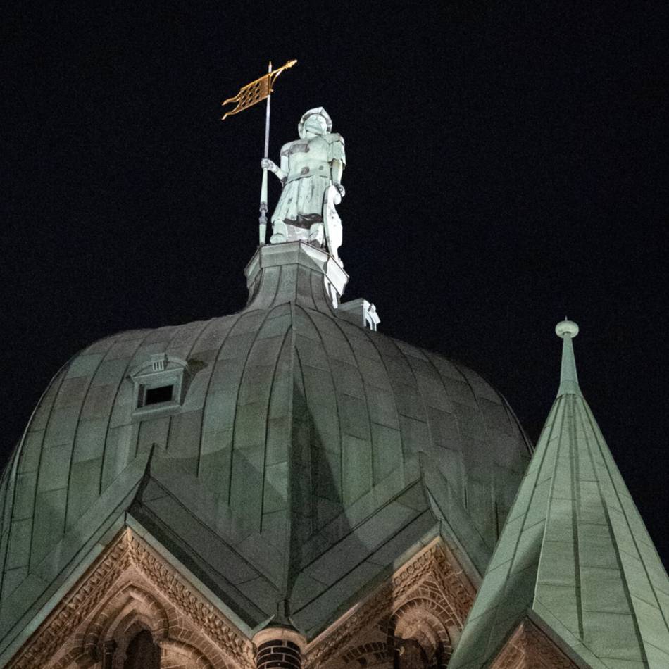 Nachbesserung am Neusser Lichtkonzept: St. Quirin hat nachts wieder ein Gesicht