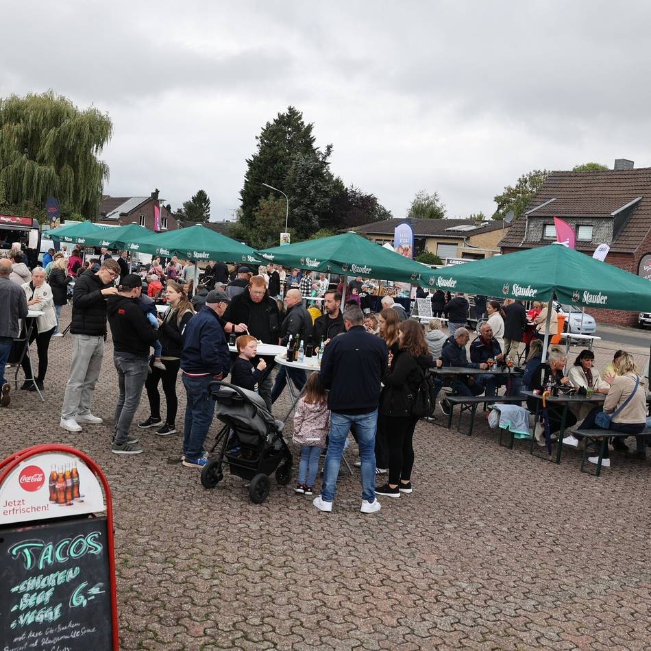Letzter Feierabendmarkt 2025 in Korschenbroich: Streetfoodmarkt auf dem Kirmesplatz in Kleinenbroich