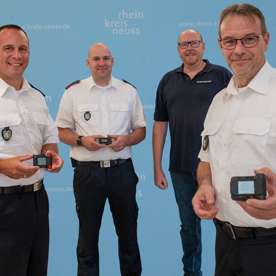 Neue digitale Geräte: Rhein-Kreis bestellt Notfallknopf für Rettungskräfte