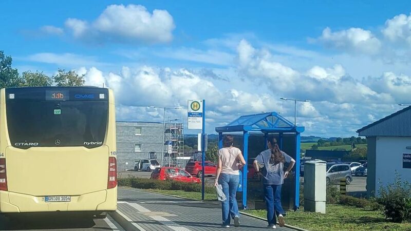 100-Prozent-Förderung für Hückeswagen: Vier Bushaltestellen barrierefrei umgestaltet – zum Nulltarif für die Stadt