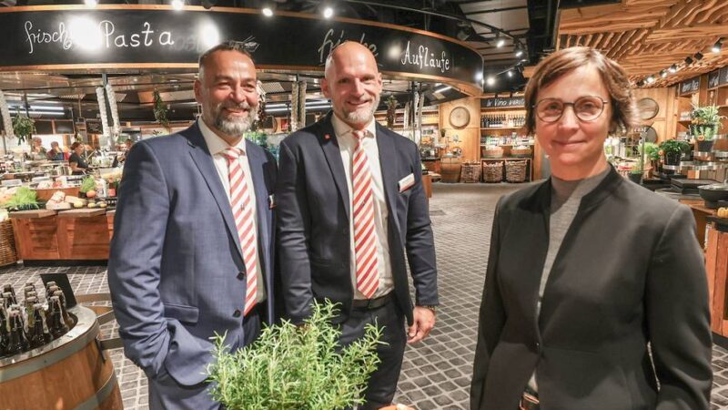 Eigentümer Kurt Krieger zu Besuch in Neuss: Höffner präsentiert neues Restaurant und Erdgeschoss