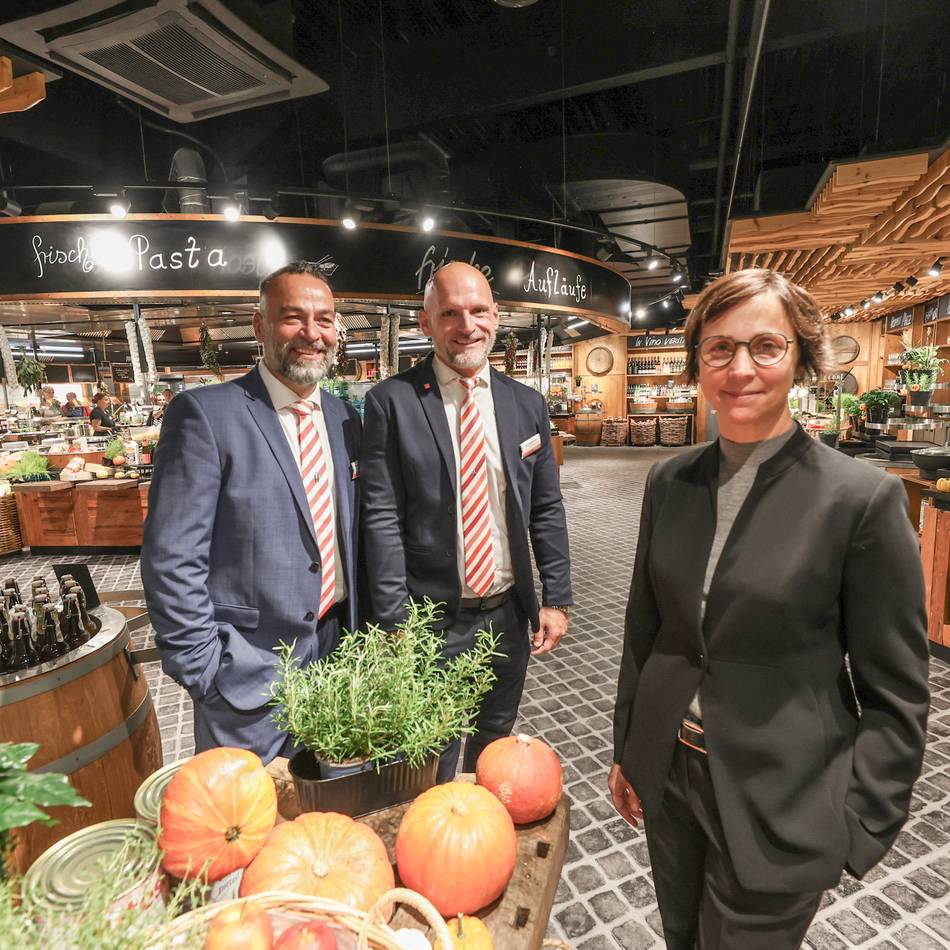 Eigentümer Kurt Krieger zu Besuch in Neuss: Höffner präsentiert neues Restaurant und Erdgeschoss