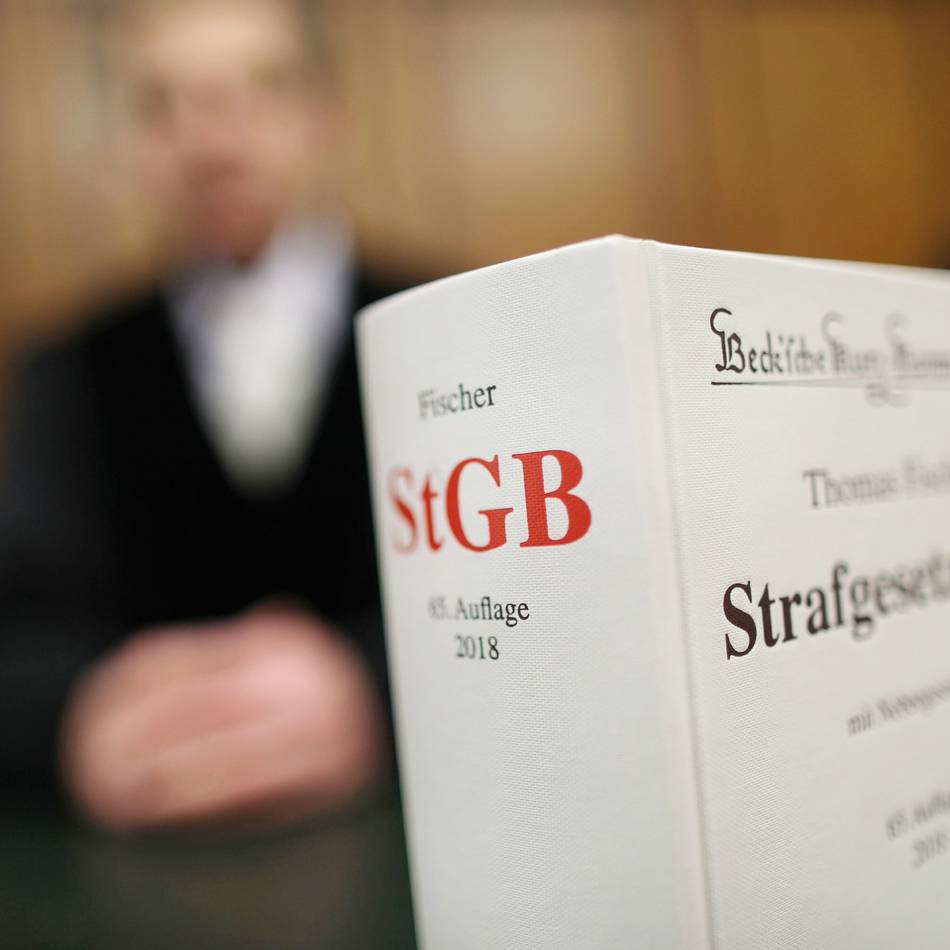 Leverkusener Senior verurteilt: Geldstrafe für fremdenfeindliche Posts
