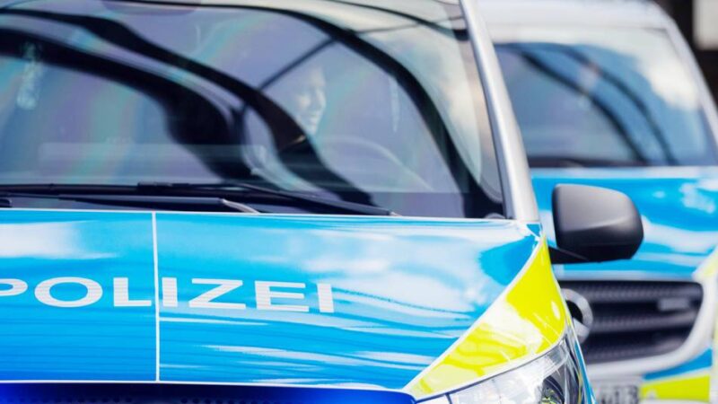 Zusammenstoß mit Sattelzugmaschine: Krefelder stirbt bei Unfall auf der A44 bei Fichtenhain