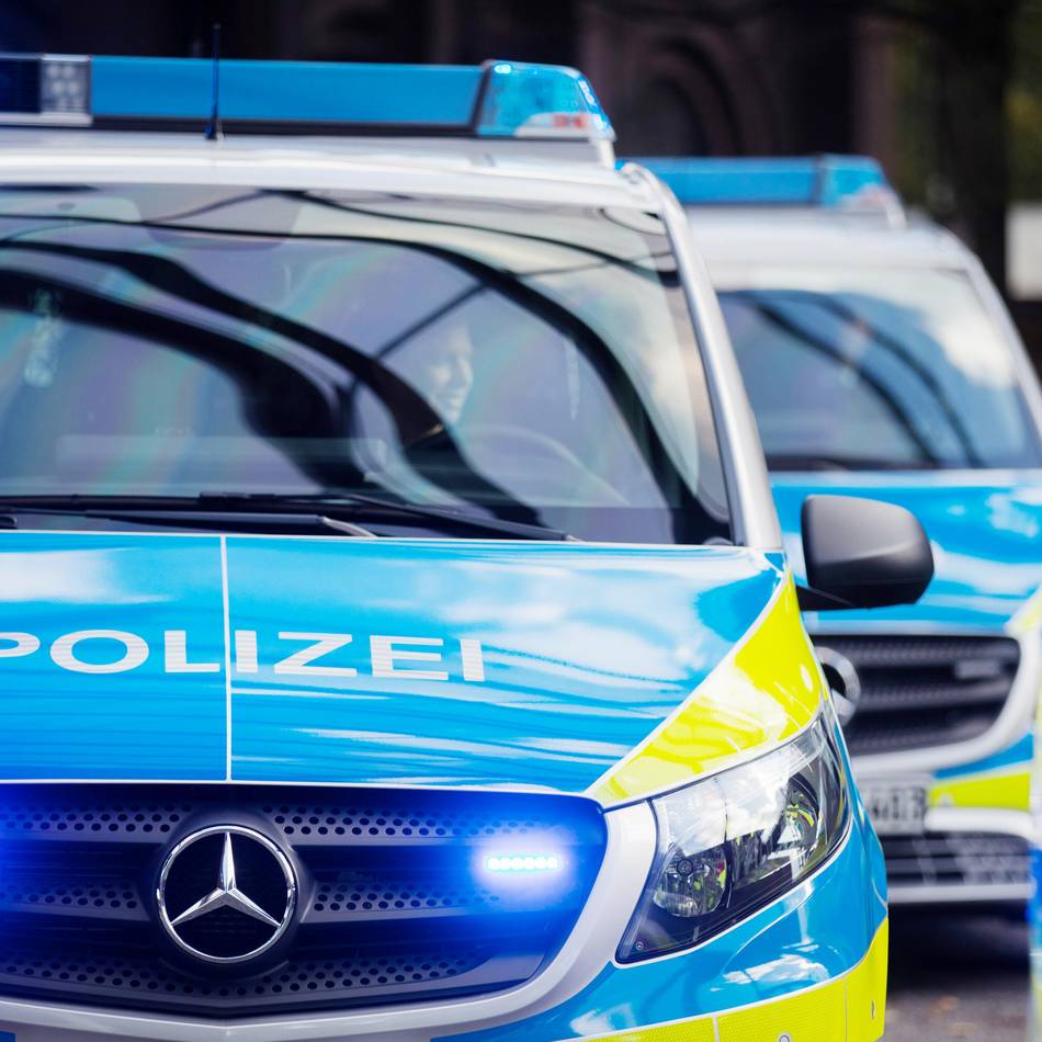 Zusammenstoß mit Sattelzugmaschine: Krefelder stirbt bei Unfall auf der A44 bei Fichtenhain